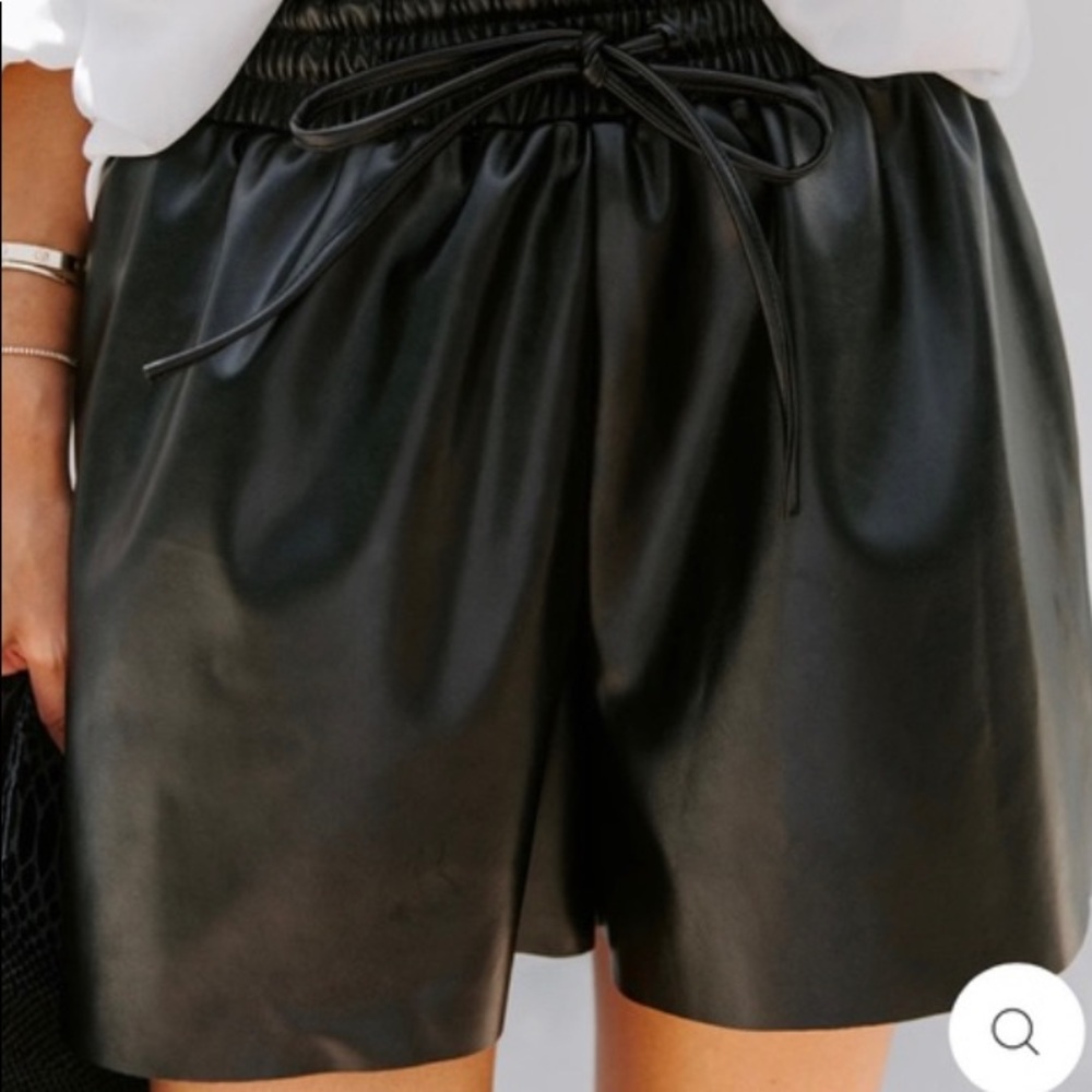 VICI BLACK LEATHER SHORTS LARGE